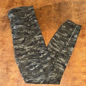 Great lightly used condition lululemon pants size 4